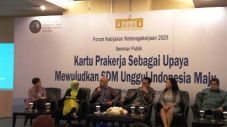 Dirilis April, Kartu...