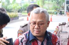 Kepercayaan Publik Turun,...