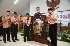 Menpora: Pramuka Harus...