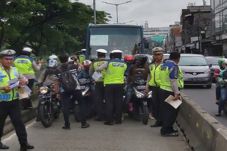 Polisi Ramai-ramai Tilang...