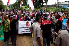 Di PHK tanpa Pesangon,...