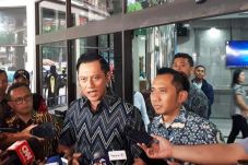 Tanggapi Omongan Mega,...