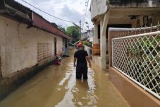 Ciliwung Meluap, Banjir...