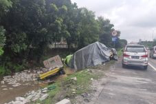 Sopir Mengantuk, Truk...