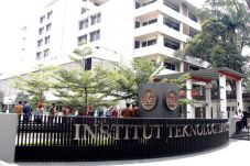 Lewat Tulisan Ilmiah,...