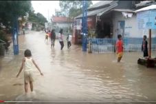 Sungai Bugel Meluap...