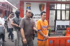 Bahaya, Pakai Dokumen...