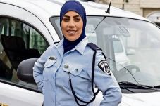 Mengenal Sabrina Saadi,...
