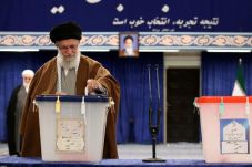 Iran Gelar Pemilu Parlemen,...