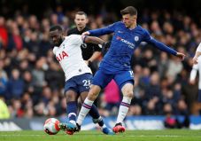 Chelsea Pertahankan...