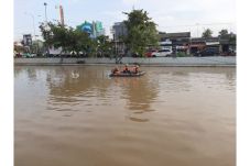 Hendak Menolong Temannya,...