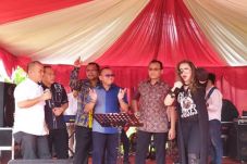 Meraih Gelar Doktor,...