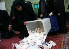 Iran Hitung Hasil Pemilu...