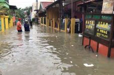 Diguyur Hujan Tujuh...
