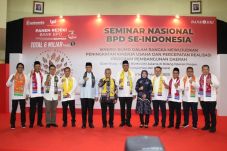 Sediakan Sembako Murah,...