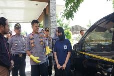 Gadaikan Mobil Rental,...