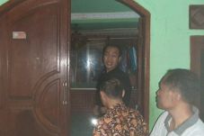 Anak Tewas Dibakar Suami,...