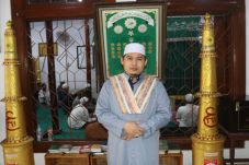 Habib Husain Luar Batang...