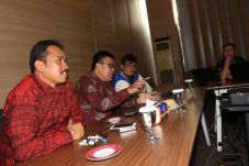 Wabah Corona Merebak,...