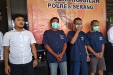 Berdalih Buat Berobat,...