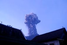 Gunung Merapi Meletus...