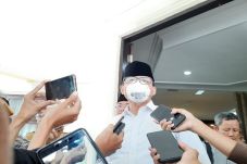 Warga Tangerang Borong...