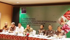 Pedagang Timbun dan...