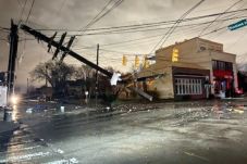 Tornado Kembar Terjang...