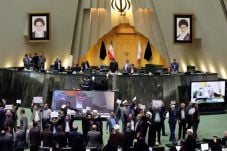 Puluhan Legislator Iran...