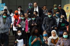 Geger Virus Corona,...