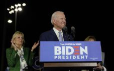 Joe Biden Menang di...