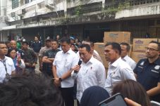 Polri Sidak Pasar Glodok,...