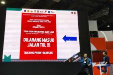 Hari Senin Ini! Truk...