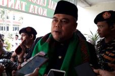 Lurah Tomi Rela Jual...