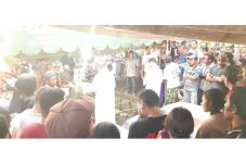 6 Warga Flores Timur...