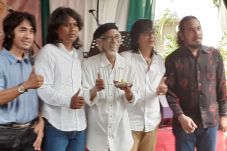 Dengan Tradisi Pertiwi,...