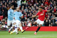 Tendangan Martial Bawa...
