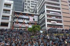 Longmarch, Ribuan Mahasiswa...