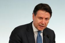 Italia Janjikan Terapi...