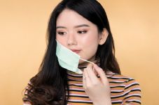 9 Trik Makeup untuk...