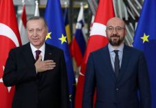 Turki Abaikan Tekanan...