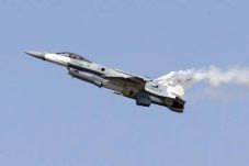Pesawat Tempur F-16...
