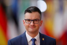 Slovenia Tutup Perbatasan...