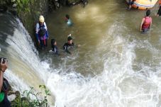 Terpeleset saat Mancing,...