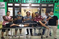 Melawan Lalu Lari ke...