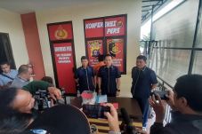 Cemburu Buta, Pria Ini...