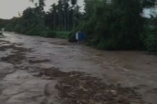 Banjir Bandang Terjang...