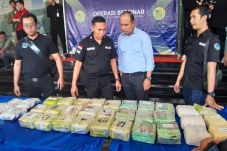 Bea Cukai Amankan Ratusan...