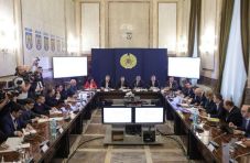 Perdana Menteri Rumania...