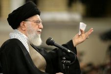 Giliran Khamenei Duga...